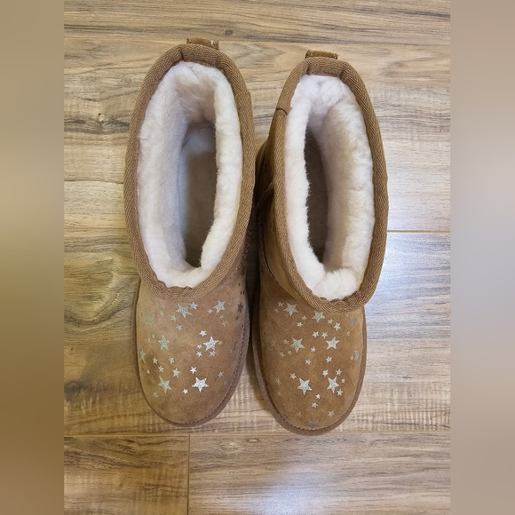 UGG Boots Youth Classic Mini II Stars - Picture 11 of 13